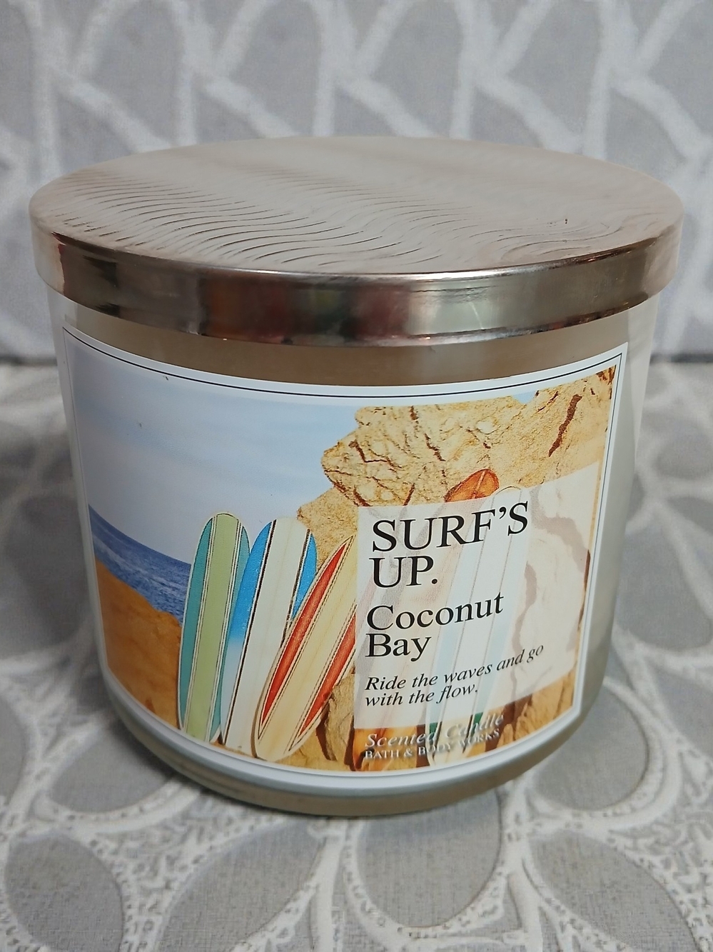 Bath & Body Works Surf's Up Coconut Bay Candle - Blue, Green, Red, Cream